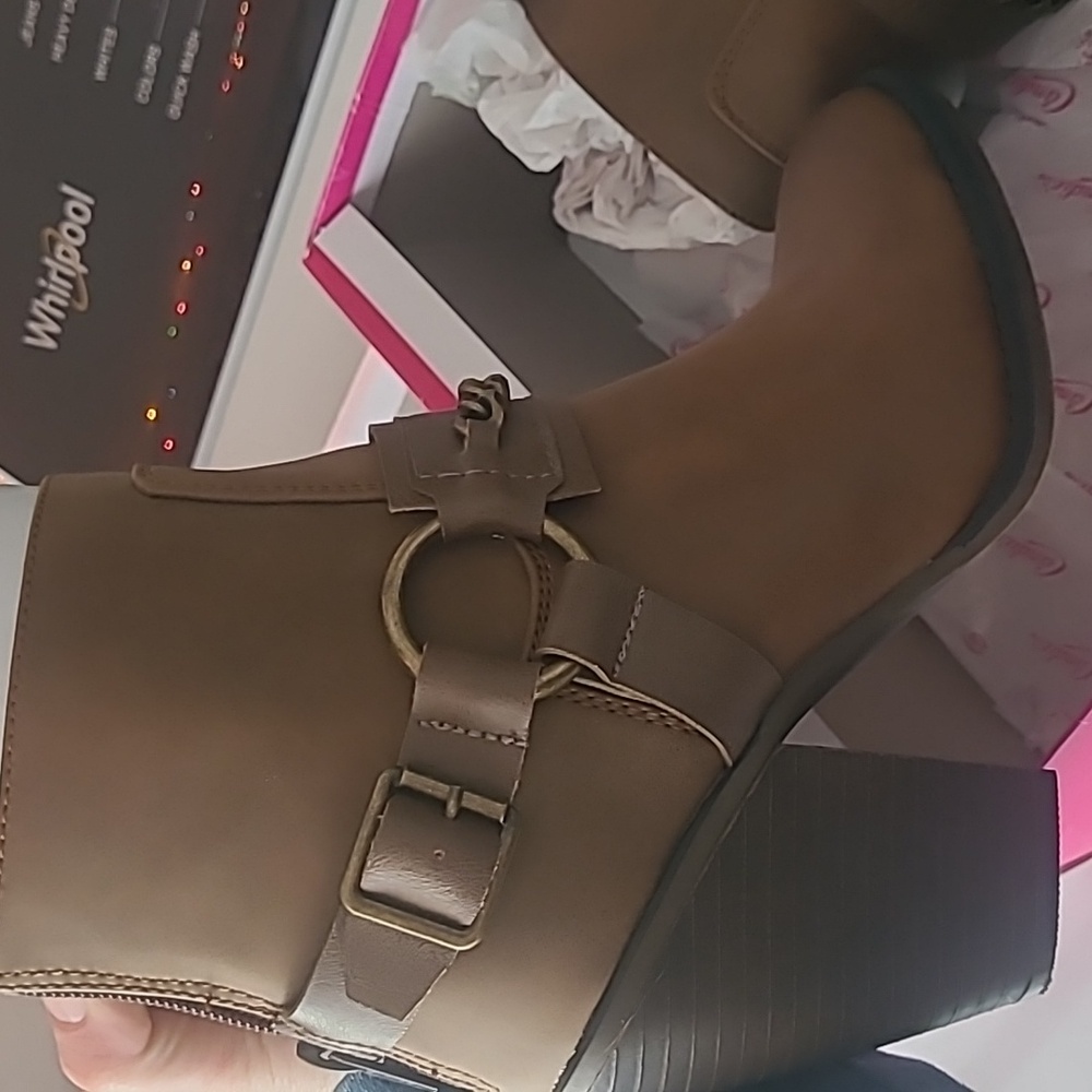 Candie's Pink and White Box